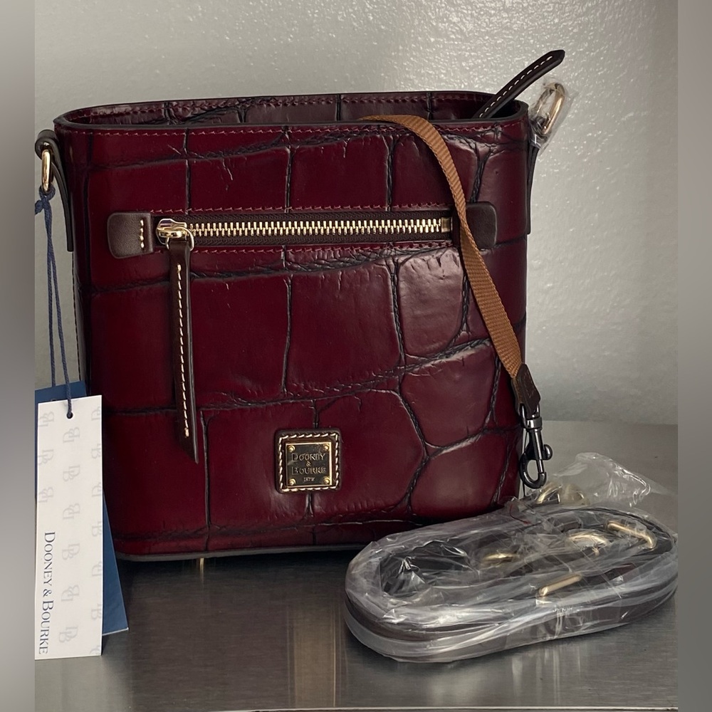 NWT…DOONEY AND BURKE CROC EMBOSSED LEATHER CROSSBODY HANDBAG IN BORDEAUX - Picture 4 of 14